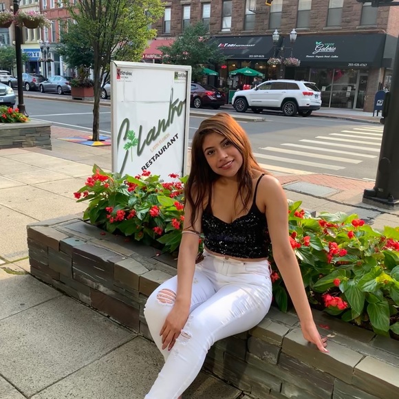 Meet your Posher, Jessica - Picture 3 of 8